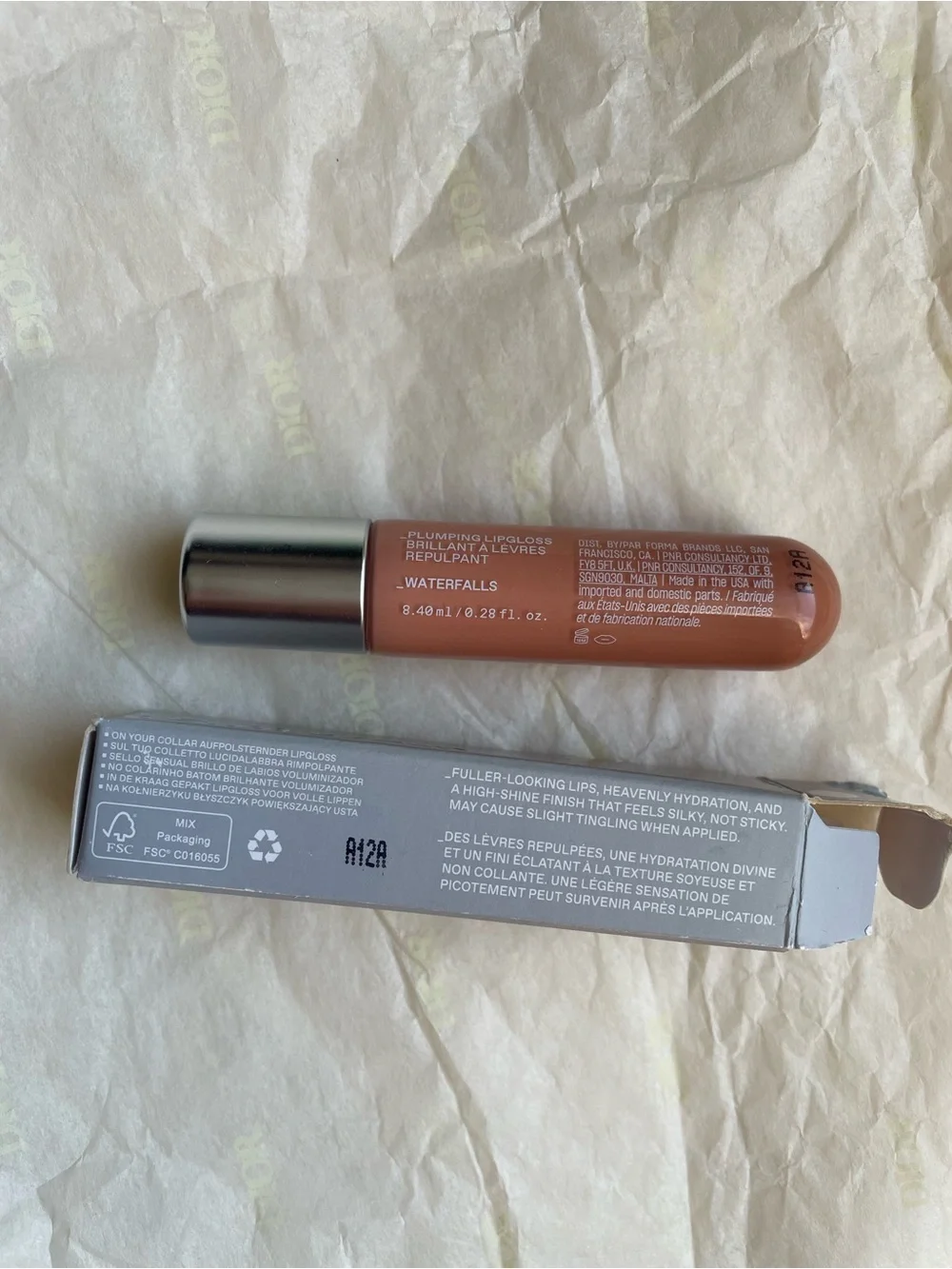 r.e.m. beauty On Your Collar Plumping Lipgloss - Waterfalls (Peach Nude)